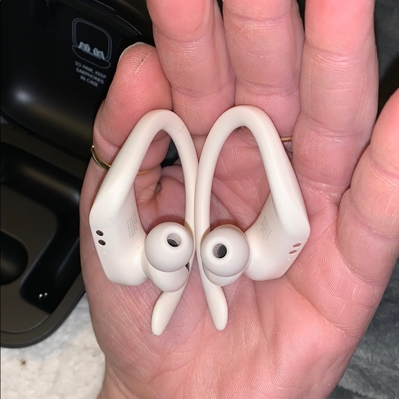 Dr Dre Ivory Never Used Powerbeats Pro - Picture 2 of 8